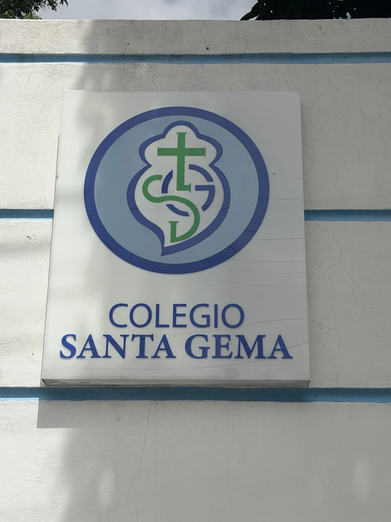 Emblema del Colegio Santa Gema
